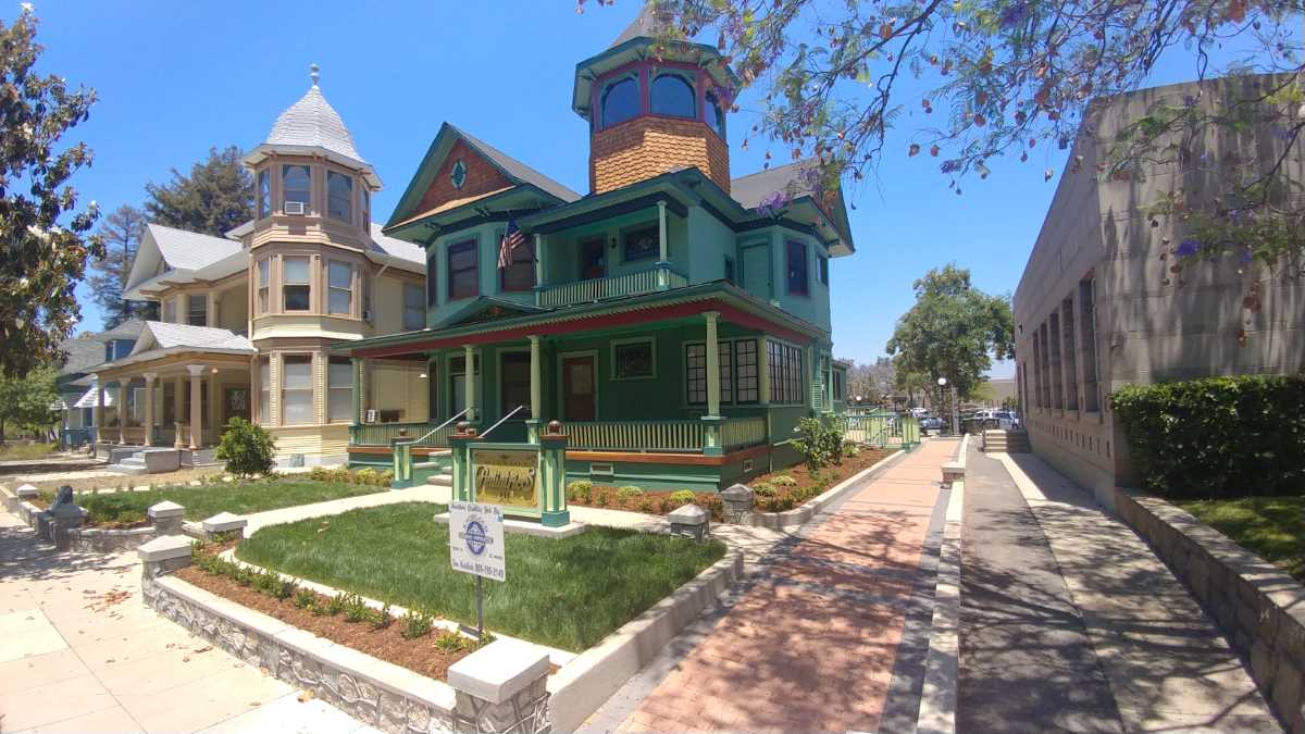 114 W. Vine Street, originally Redlands Community Hospital in 1903-1904, now a medical office for Mission Pediatrics 114 W. Vine Street, originally Redlands Community Hospital in 1903-1904, now a medical office for Mission Pediatrics