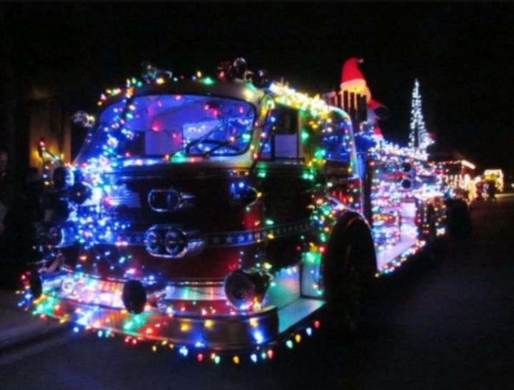 recreation_christmas_light_truck recreation_christmas_light_truck
